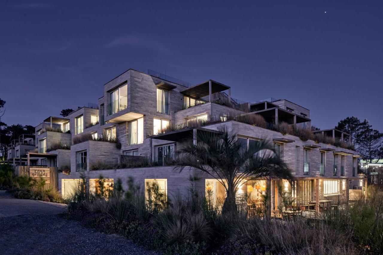 Casagrande Hotel & Beach Club José Ignacio Exterior foto The hotel at night